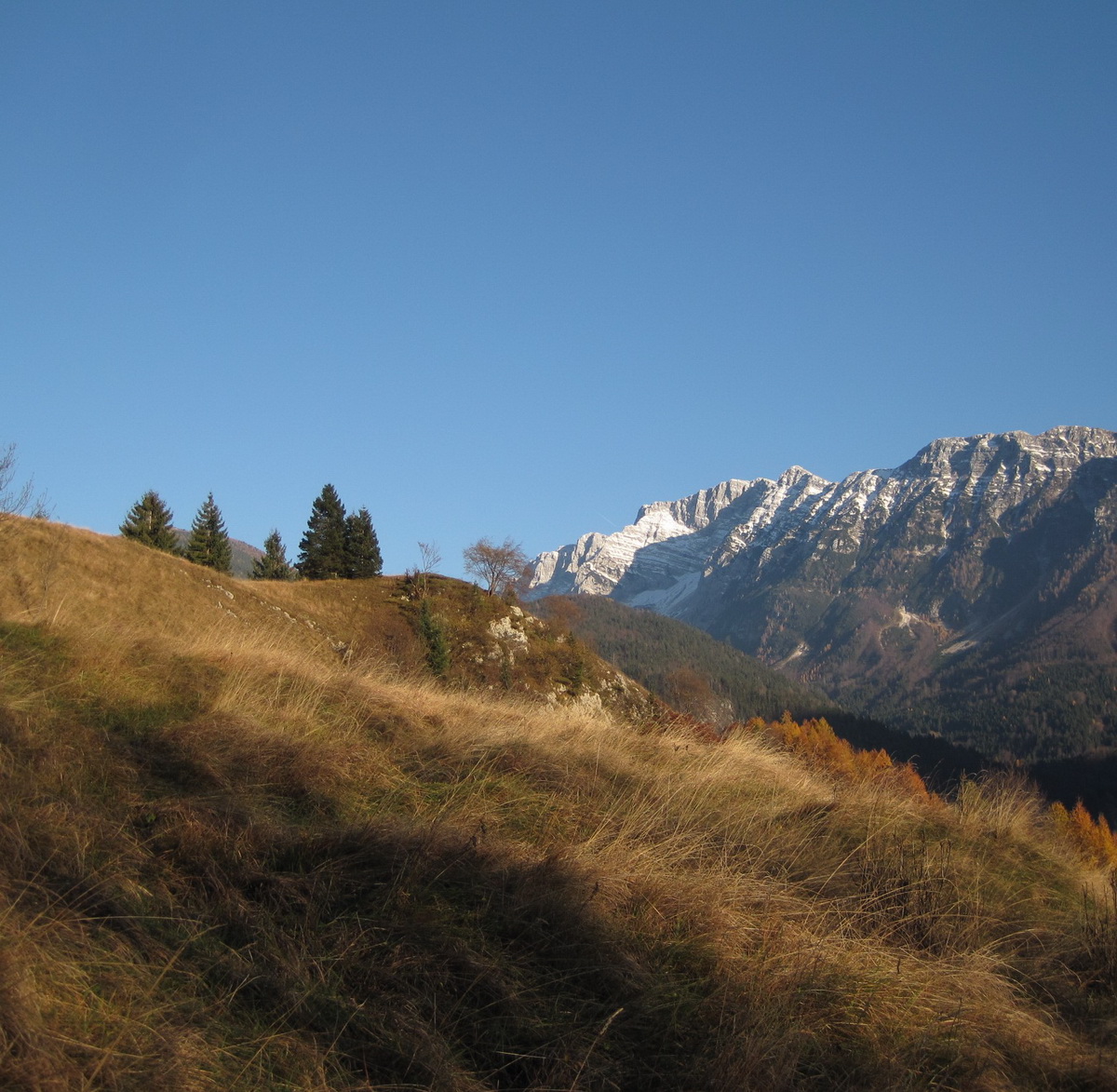 Abandoned Village above the Soča River hiking tour bovec abandoned places 01