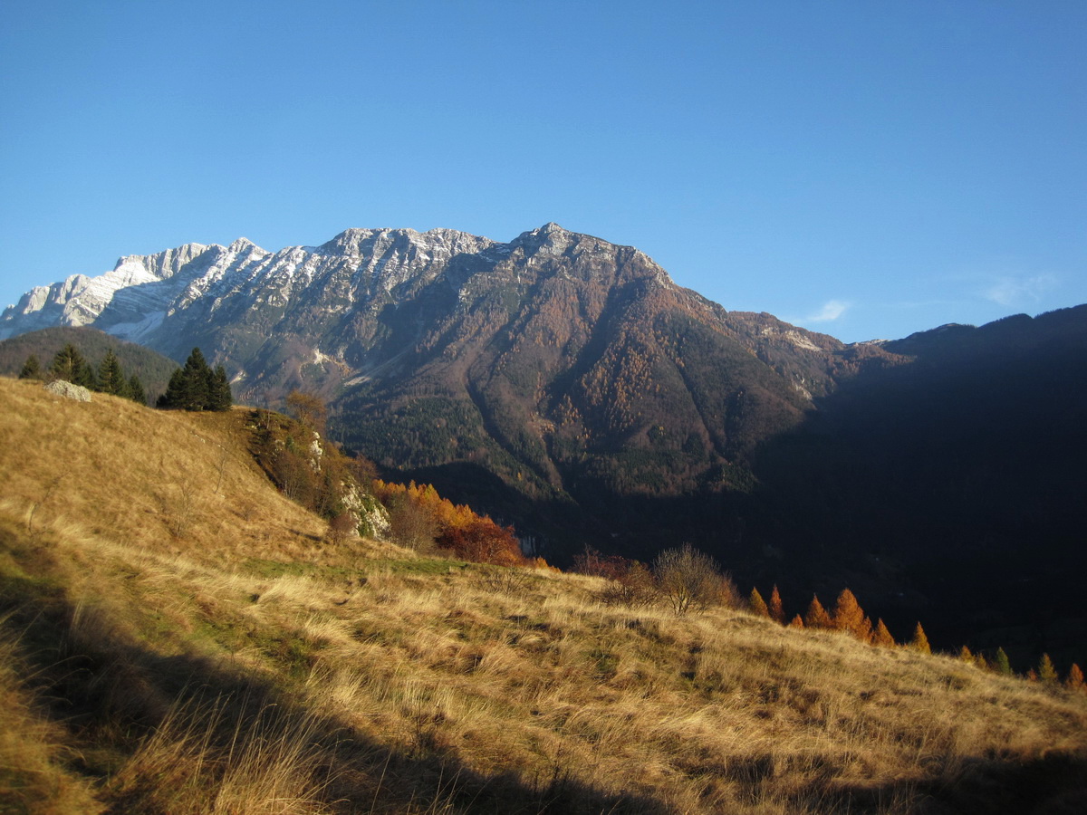 Abandoned Village above the Soča River hiking tour bovec abandoned places 03